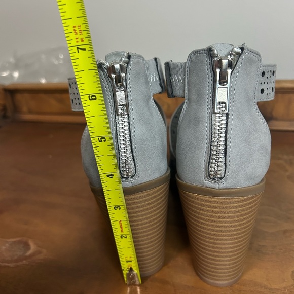 Gray Perforated Women's Heeled Sandals, Size 7 - Picture 7 of 10